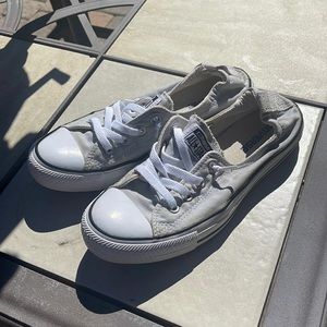 Converse Shoreline used but in very good condition. The color is an off white